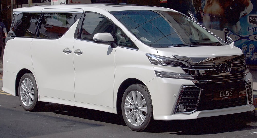 Toyota Vellfire of the generation listed for the 2016 rental